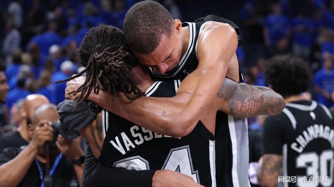 登录入口-NBA总决赛G1开战前，文班亚马为马刺队友赠送了一份独特的礼物